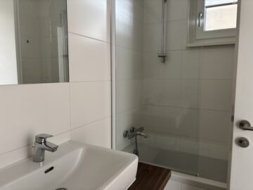 Badezimmer mit Badewanne - Aufblühen in Reininghaus