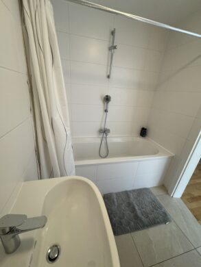 Badezimmer mit Badewanne - Anlegerwohnung in Top-Lage