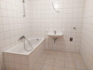 Badezimmer - Geförderte Wohnung: Hell und Stilvoll