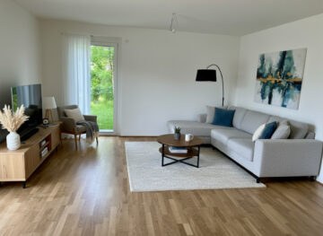 Beispiel-Einrichtung Wohnzimmer (KI-generiert) - Gartenparadies