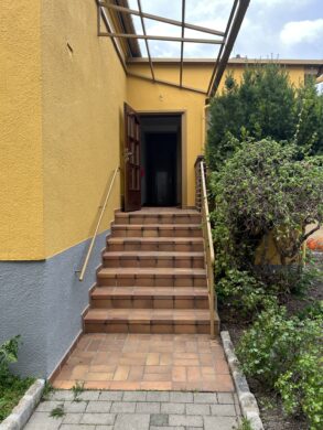Eingang Wohnhaus - Wohnen und Heuriger vereint