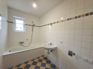 Bild - Geförderte 4 Zimmer-Wohnung mit Badeteich