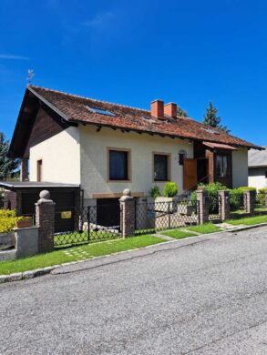 Haus Straßenansicht - Ihr neues harmonisches Zuhause