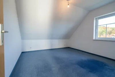 Zimmer 1 (Tür zu WZ)