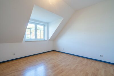 Zimmer 2 (Tür zu Vorraum)