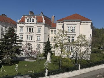 Aussicht auf Botschaft - City-Garconniere mit Loggia