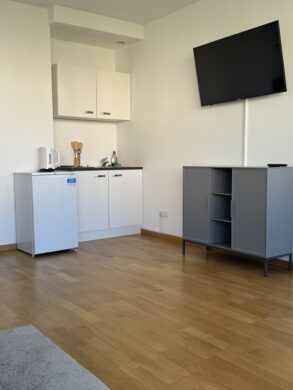 Wohnraum - Platz für Ihren Kochbereich - City-Garconniere mit Loggia